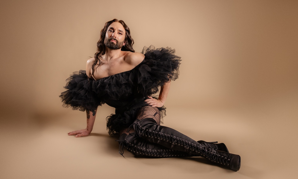 Conchita sings the Classics